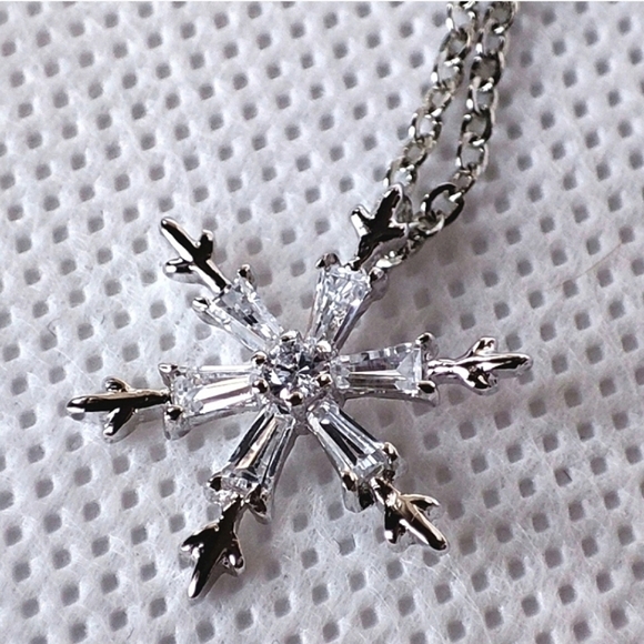 Pair of 2 Clear Faceted Crystal Stretch Bracelets Vintage Silver Tone Snowflake - Picture 12 of 16